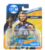 HOT WHEELS : VOITURE AQUAMAN 1:64 - VEHICULE MINIATURE OR ET BLEUE - COLLECTION BATMAN - MATTEL DXM53